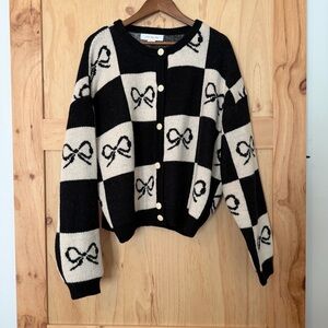 Lisa Says Gah Black and Cream Bow Patterned Lauda Knit Women's Sweater XL/2XL